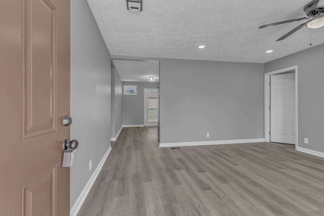 1916 Louanne Dr - Photo 1