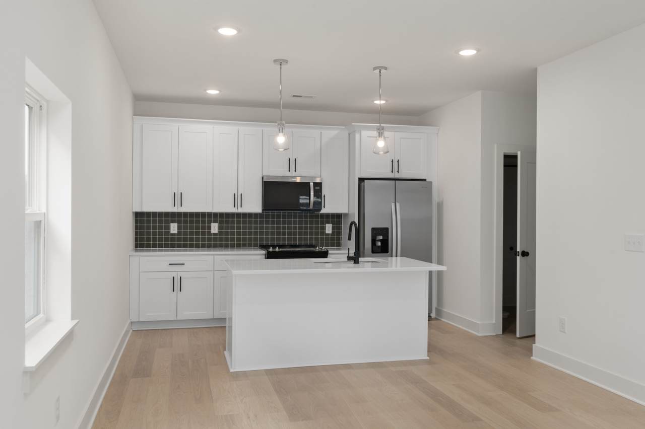 550 Markham St - Photo 1