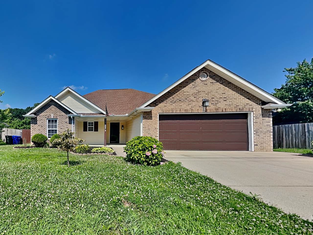 705 Magnolia Blvd - Photo 1