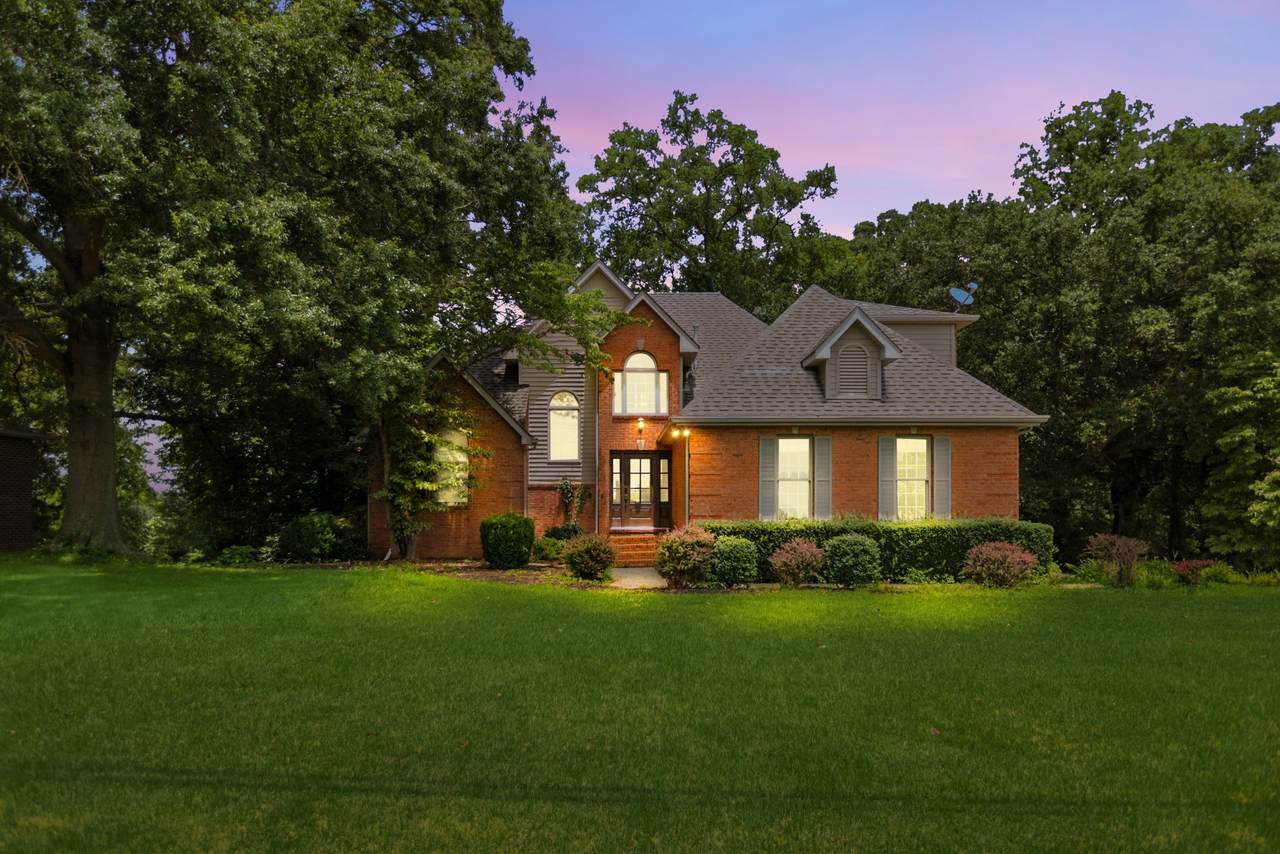 208 Loop Dr - Photo 1