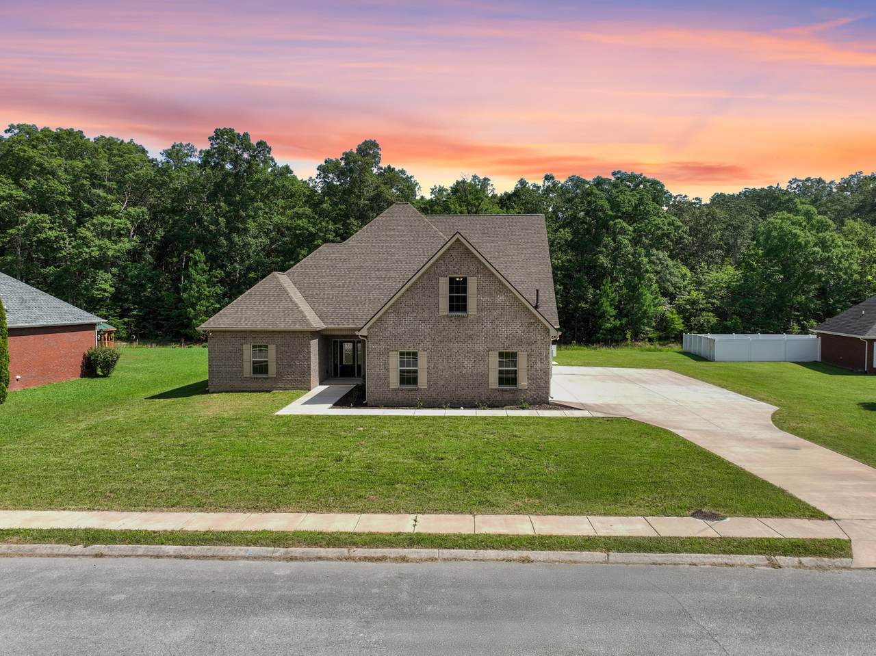 195 Hamilton Ct - Photo 1