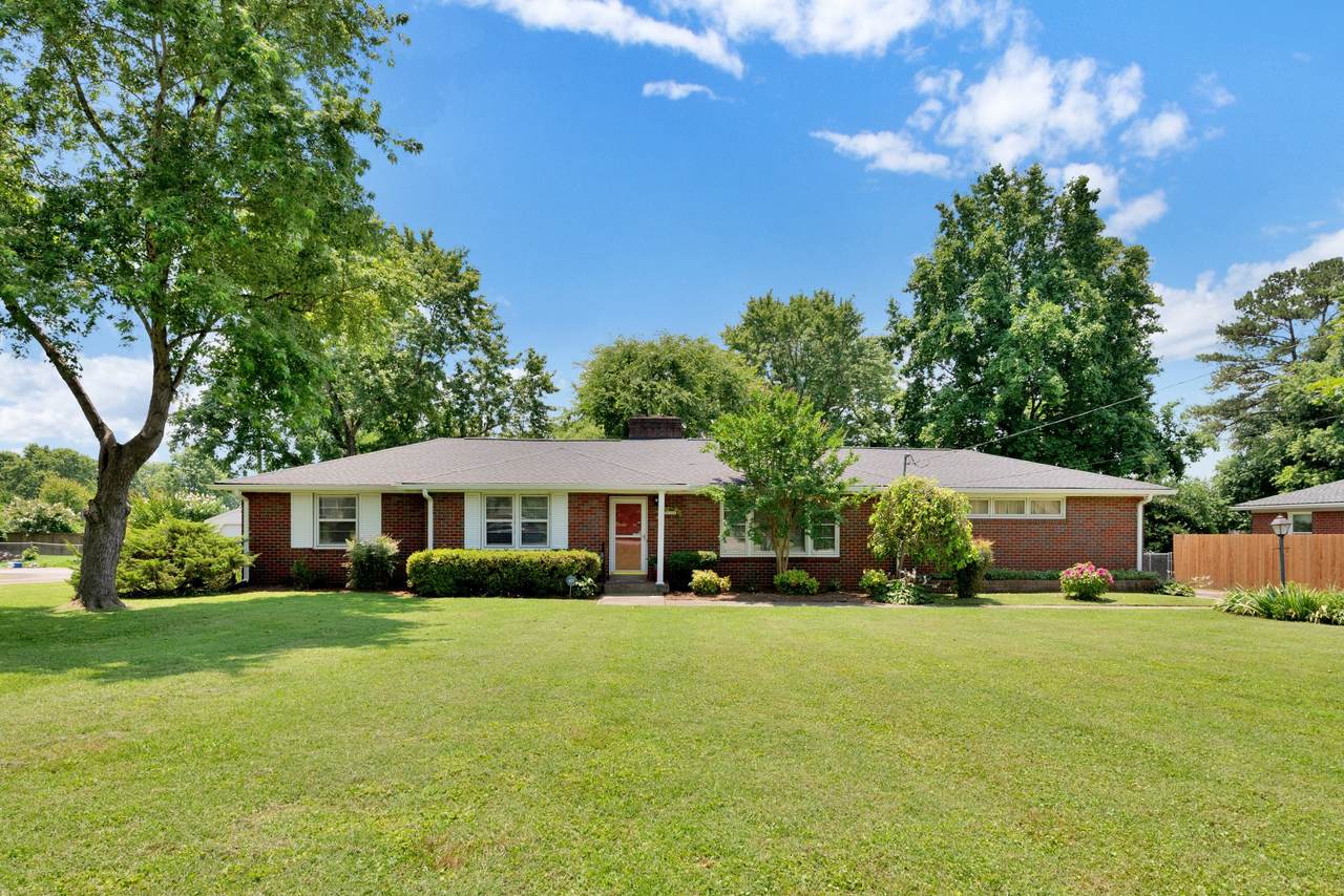 2521 Meadowood Dr - Photo 1