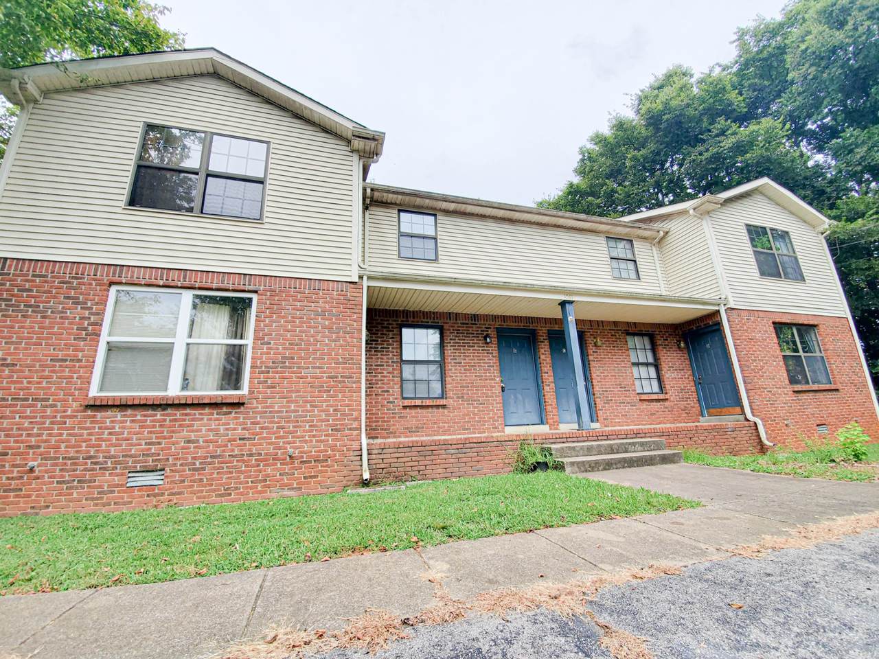1561 E Knollwood Circle - Photo 1