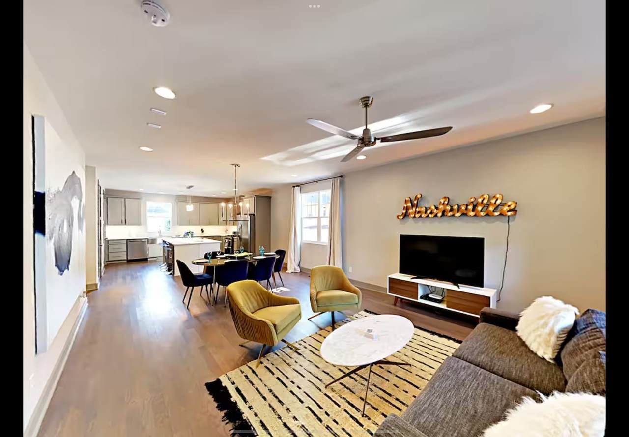 2118 Elliott Ave - Photo 1