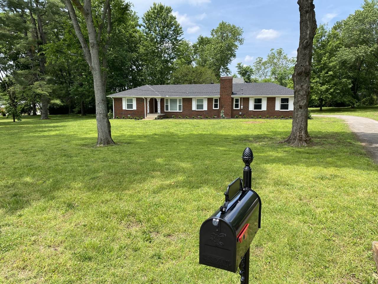 https://bt-photos.global.ssl.fastly.net/nashville/1280_boomver_1_RTC2930065-1.jpg