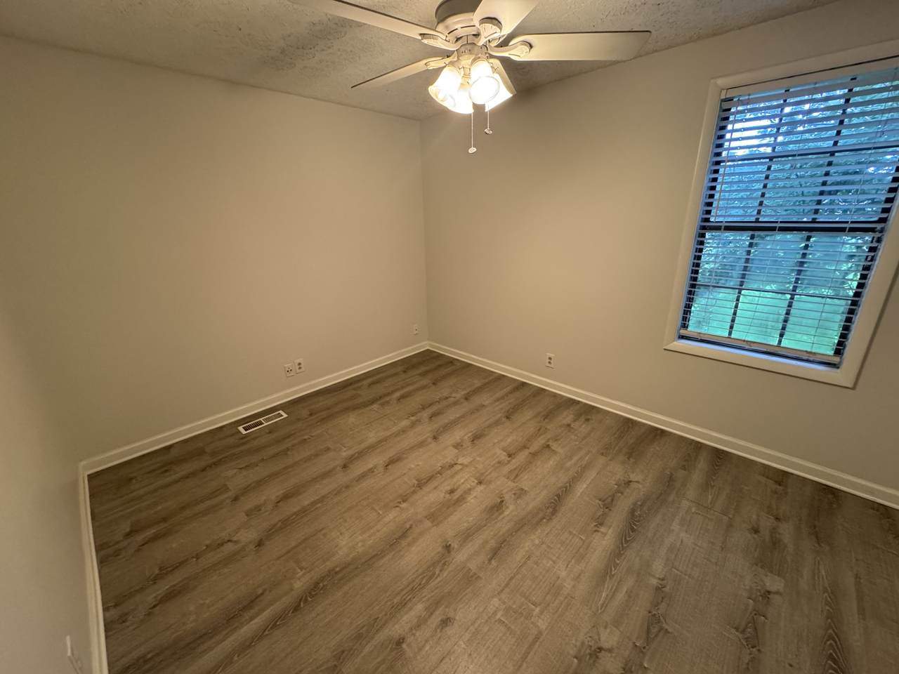 https://bt-photos.global.ssl.fastly.net/nashville/1280_boomver_1_RTC2931841-1.jpg