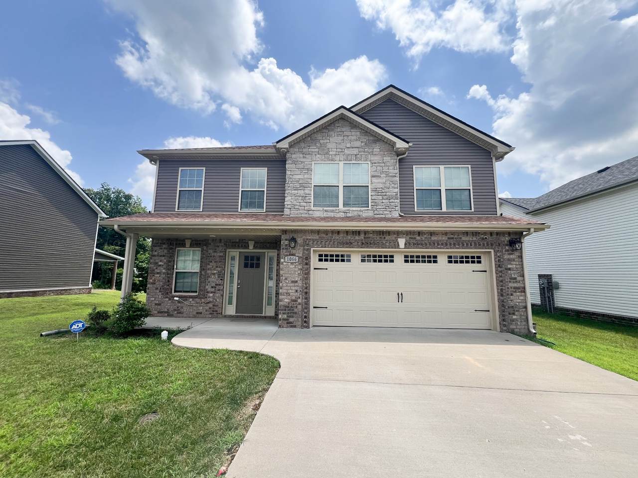 1066 Whitney Dr - Photo 1