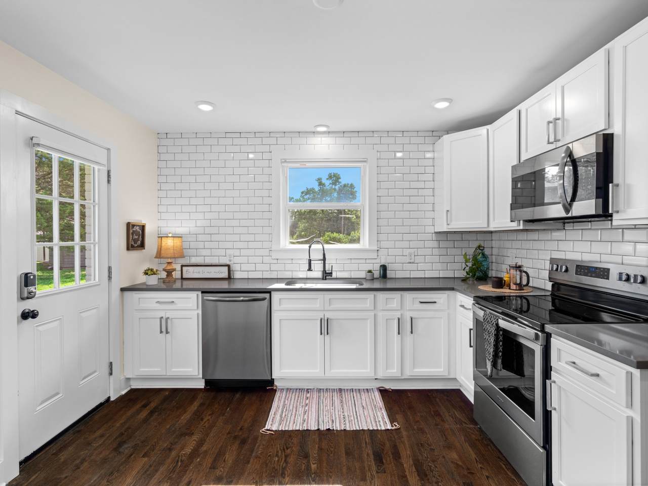 1003B Drummond Dr - Photo 1