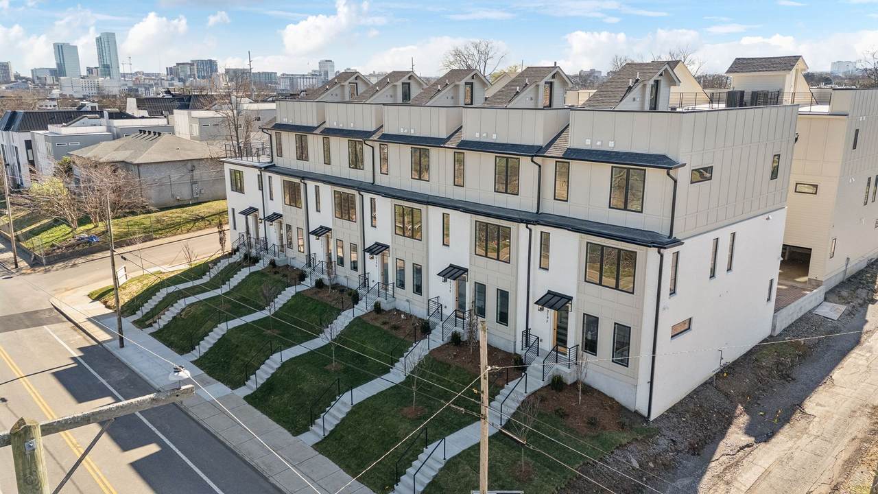 1019 12th Ave - Photo 1