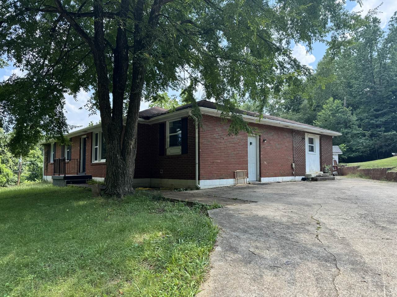 1436 Daniel St - Photo 1