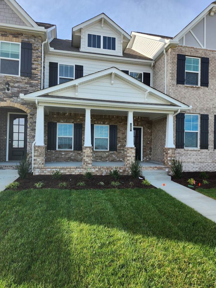 728 Hahn Ct - Photo 1