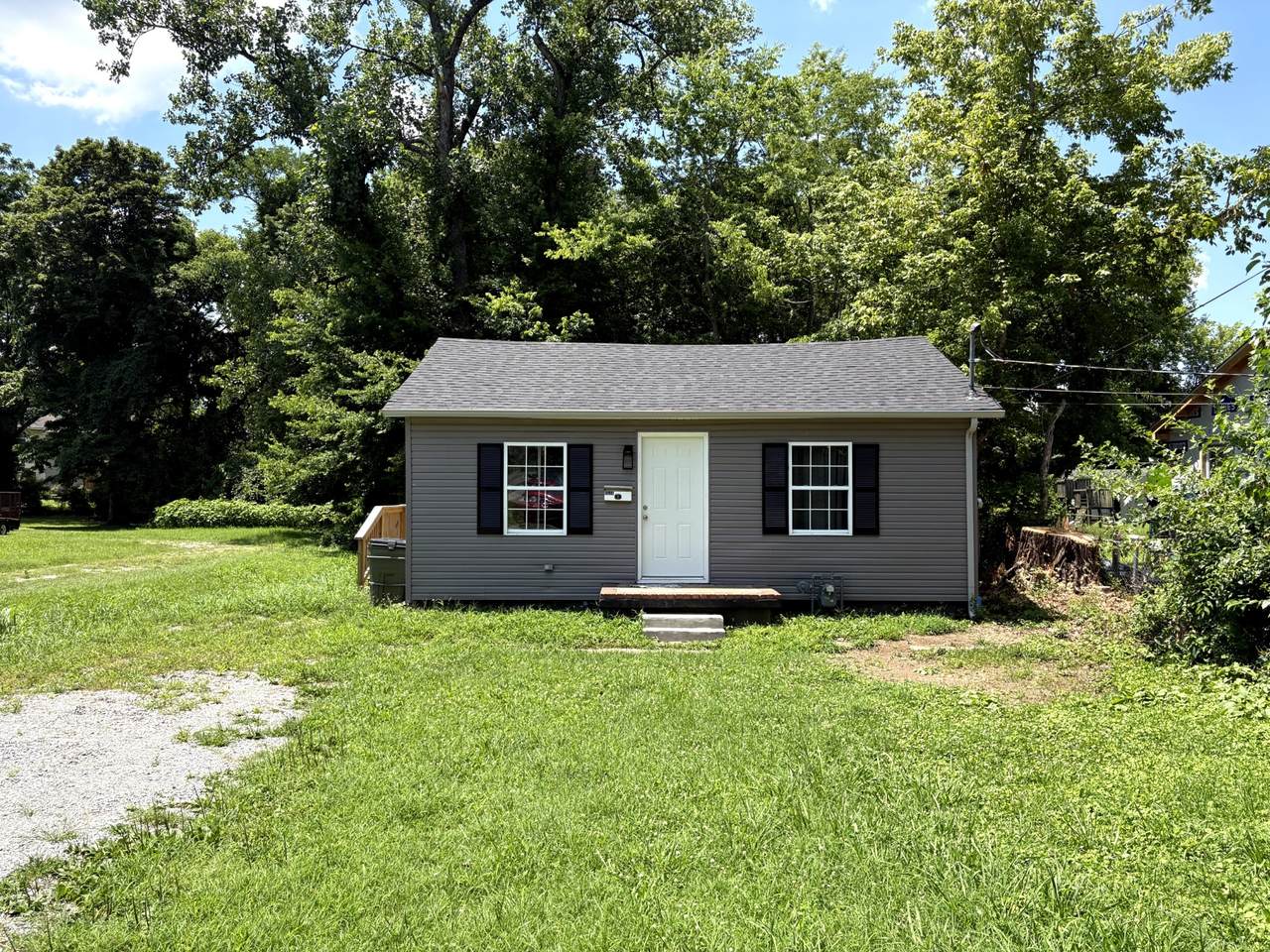 2635 Kenwood Dr - Photo 1