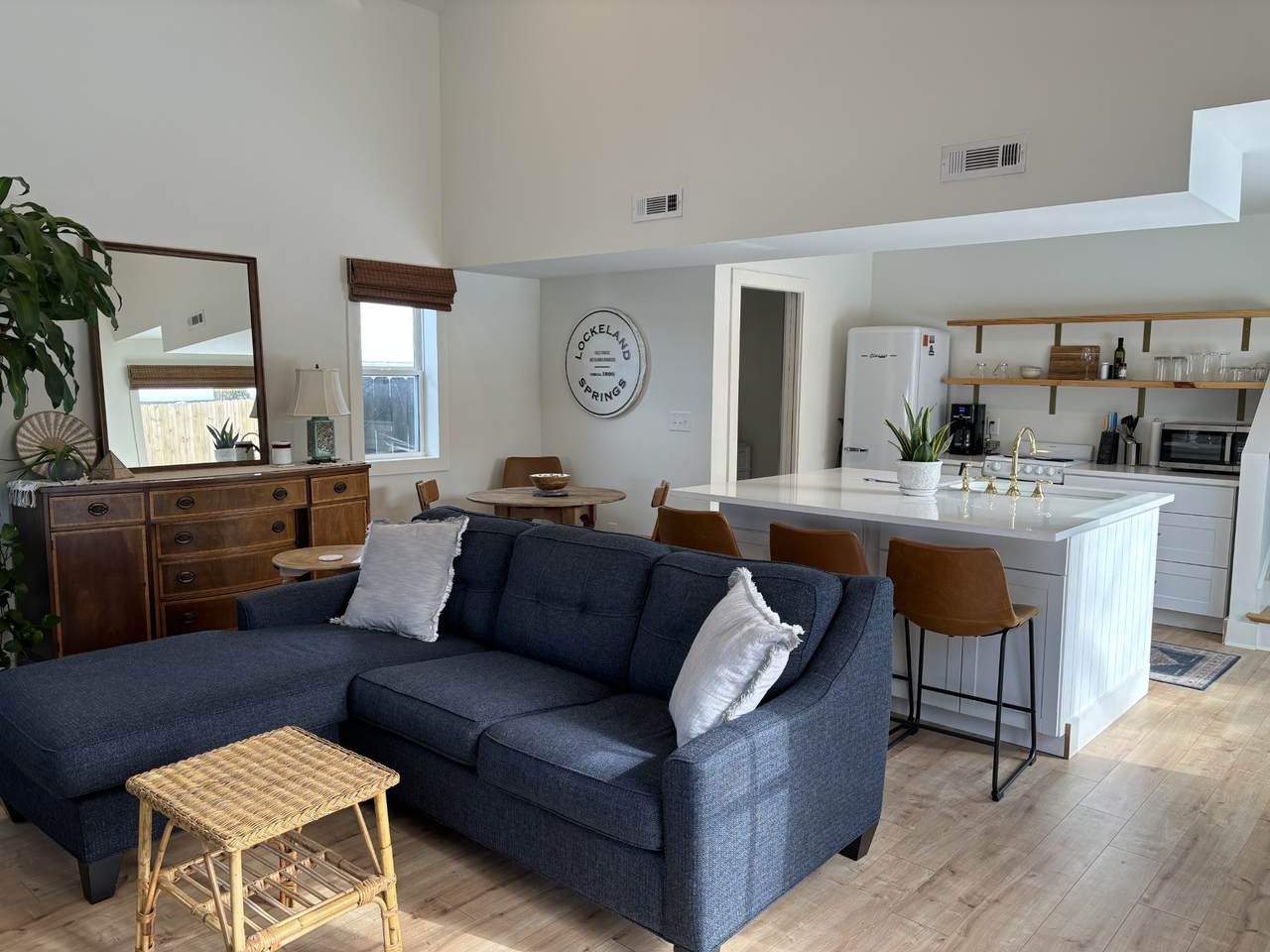 https://bt-photos.global.ssl.fastly.net/nashville/1280_boomver_1_RTC2942907-1.jpg