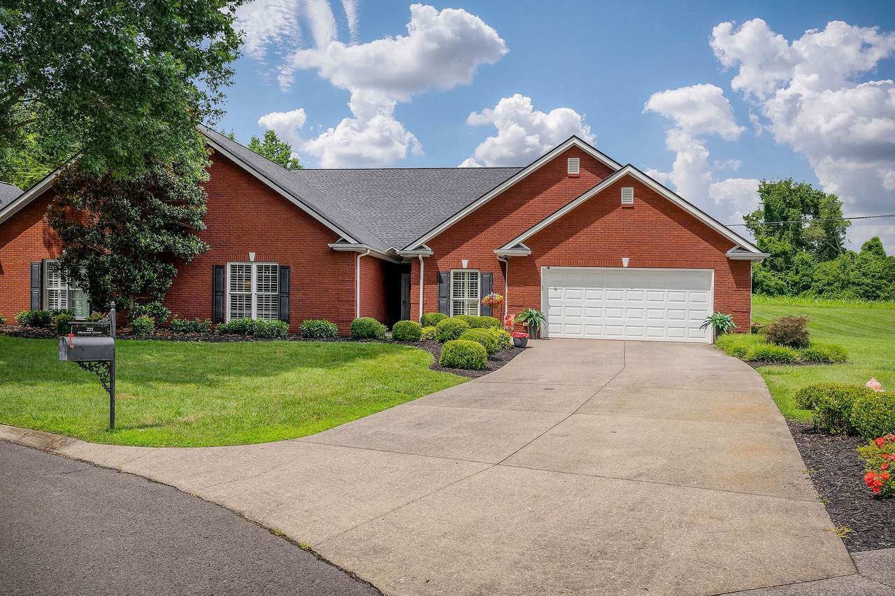 225 Hickory Ct - Photo 1