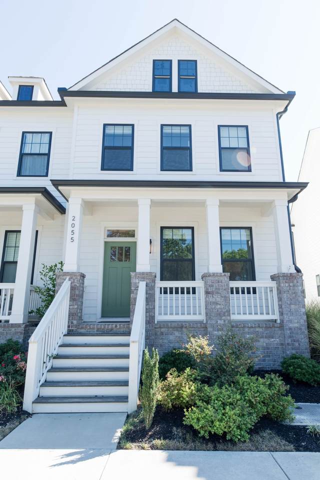 2055 Oakwood Ave - Photo 1