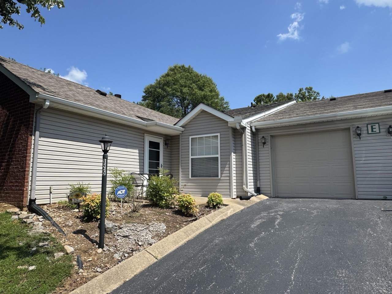 325 Bonita Pkwy - Photo 1