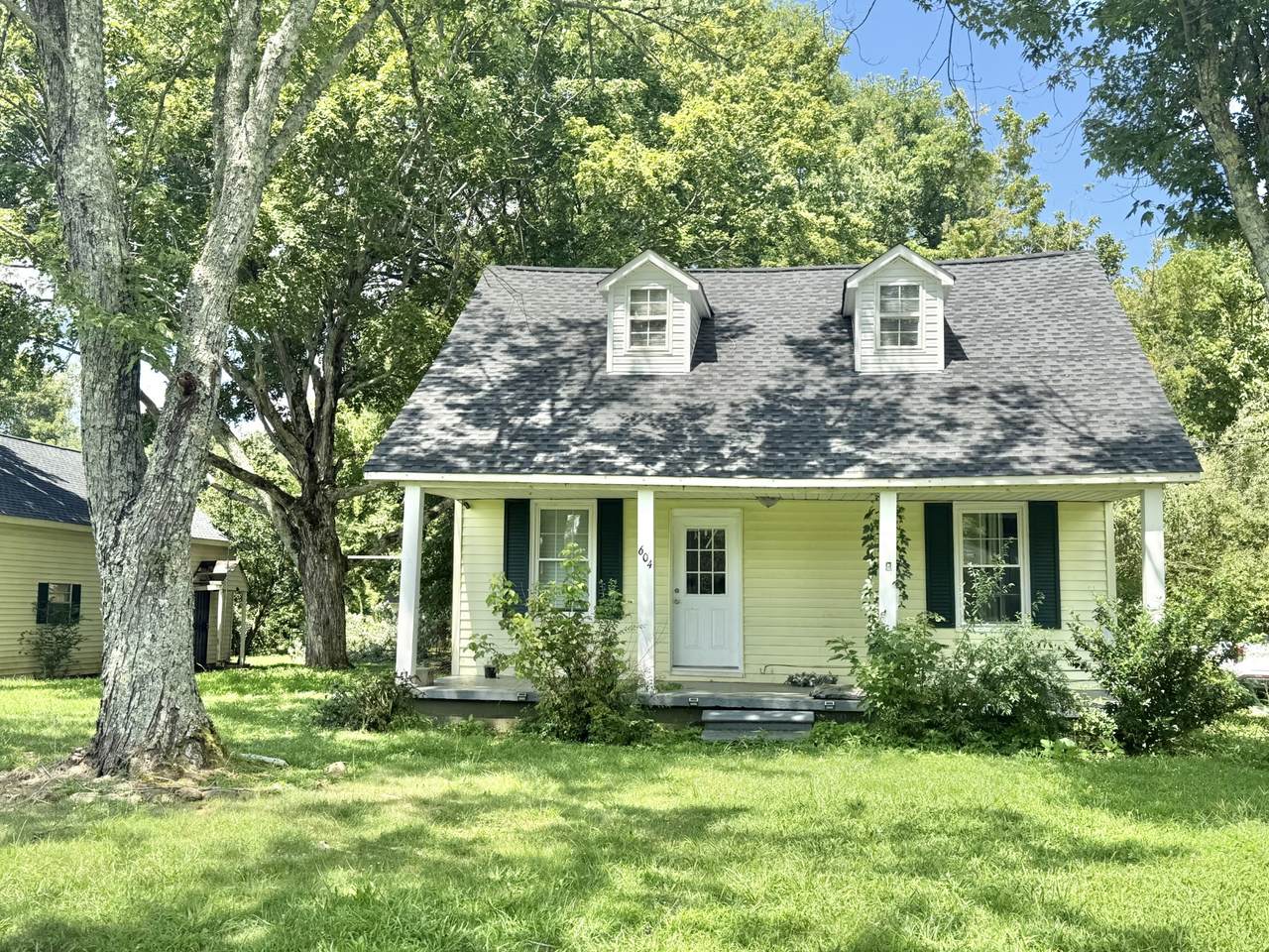 604 S Main St - Photo 1