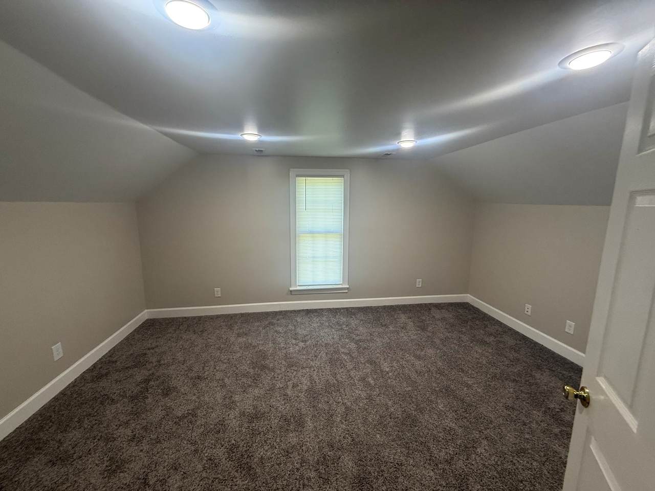 https://bt-photos.global.ssl.fastly.net/nashville/1280_boomver_1_RTC2946080-1.jpg