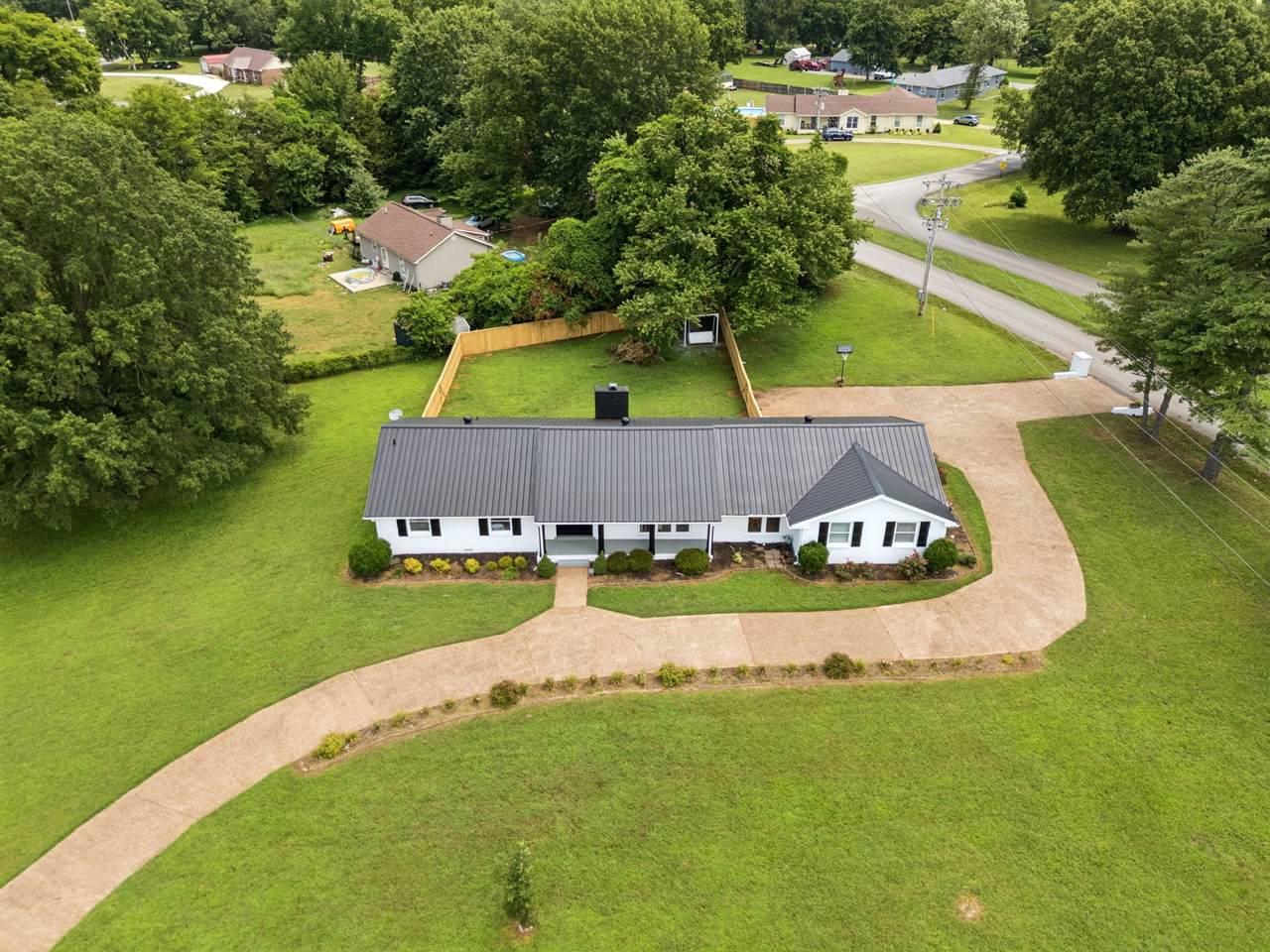 6904 Old Nashville Hwy - Photo 1