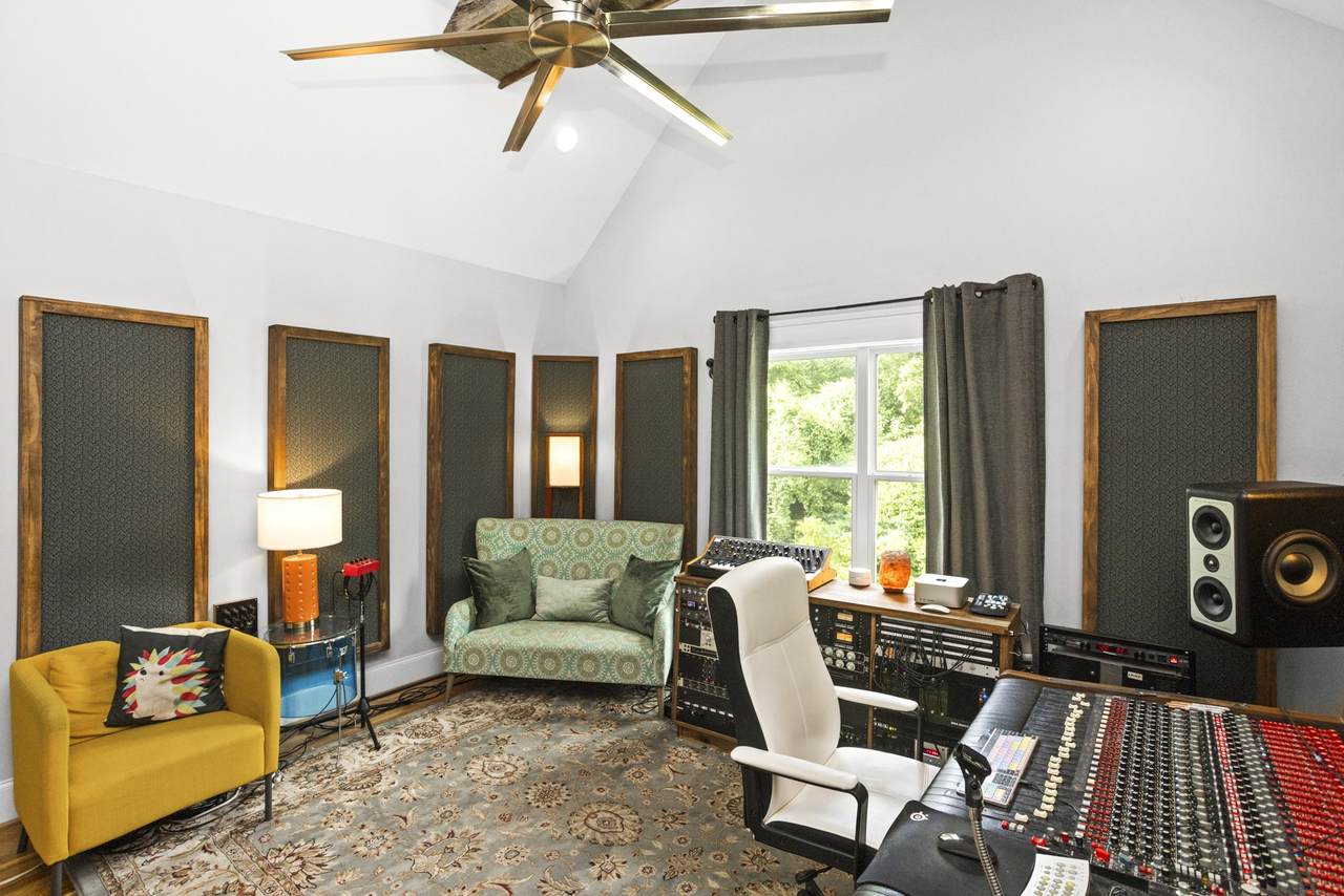 https://bt-photos.global.ssl.fastly.net/nashville/1280_boomver_1_RTC2946258-1.jpg