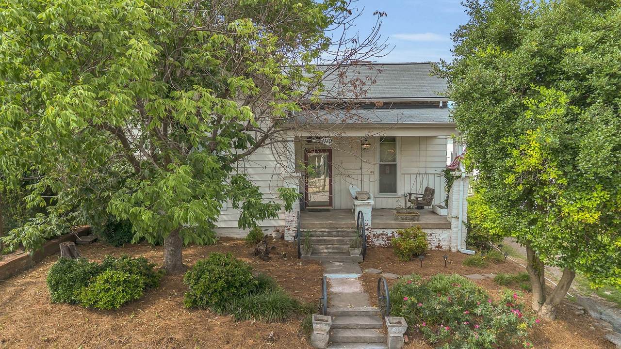 1119 Fatherland St - Photo 1