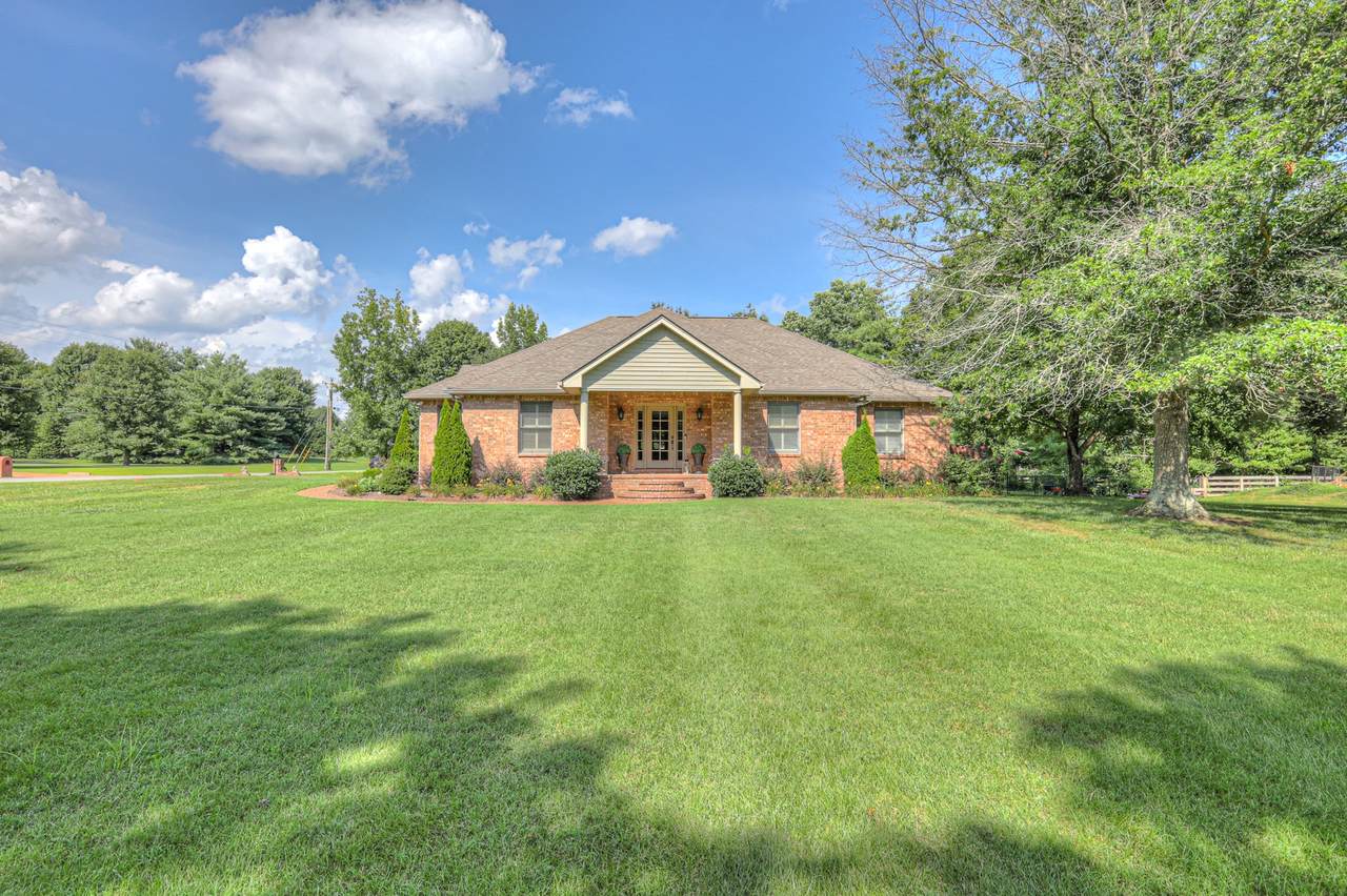 2235 Oakleaf Dr - Photo 1
