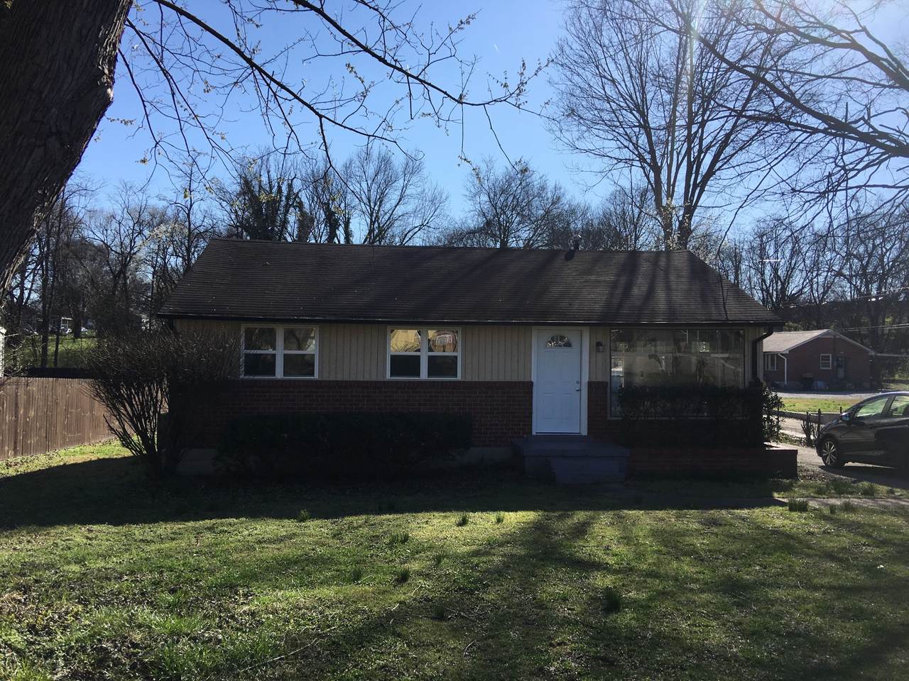 902 Virginia Ave - Photo 1
