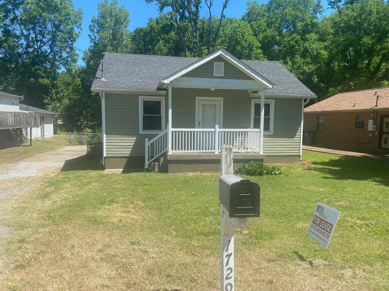 1729 Kellow St - Photo 1