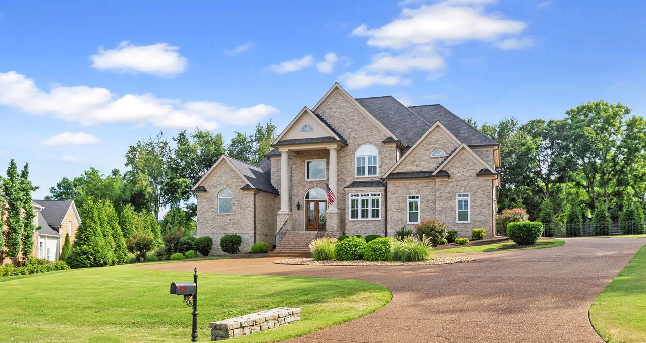 2125 Summer Hill Cir - Photo 1