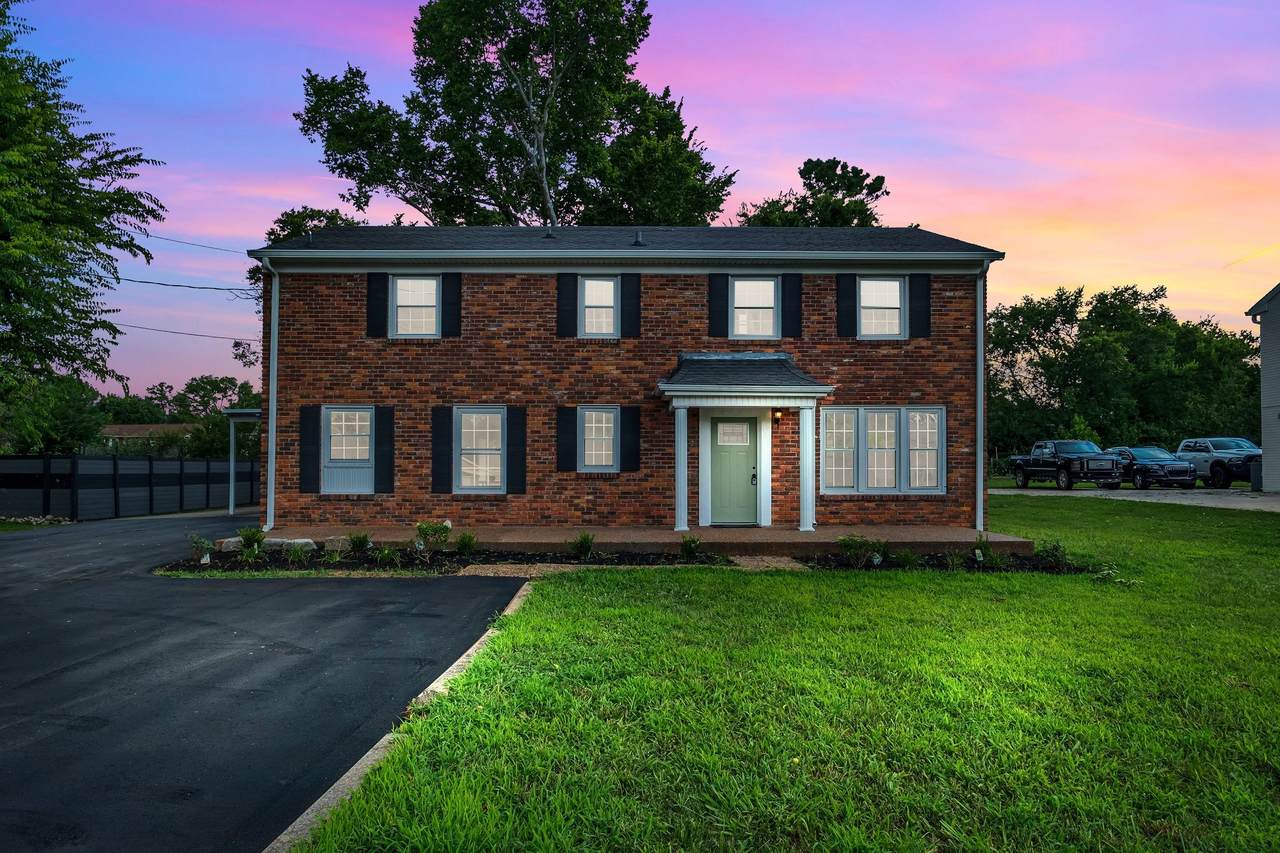 692 Harding Pl - Photo 1