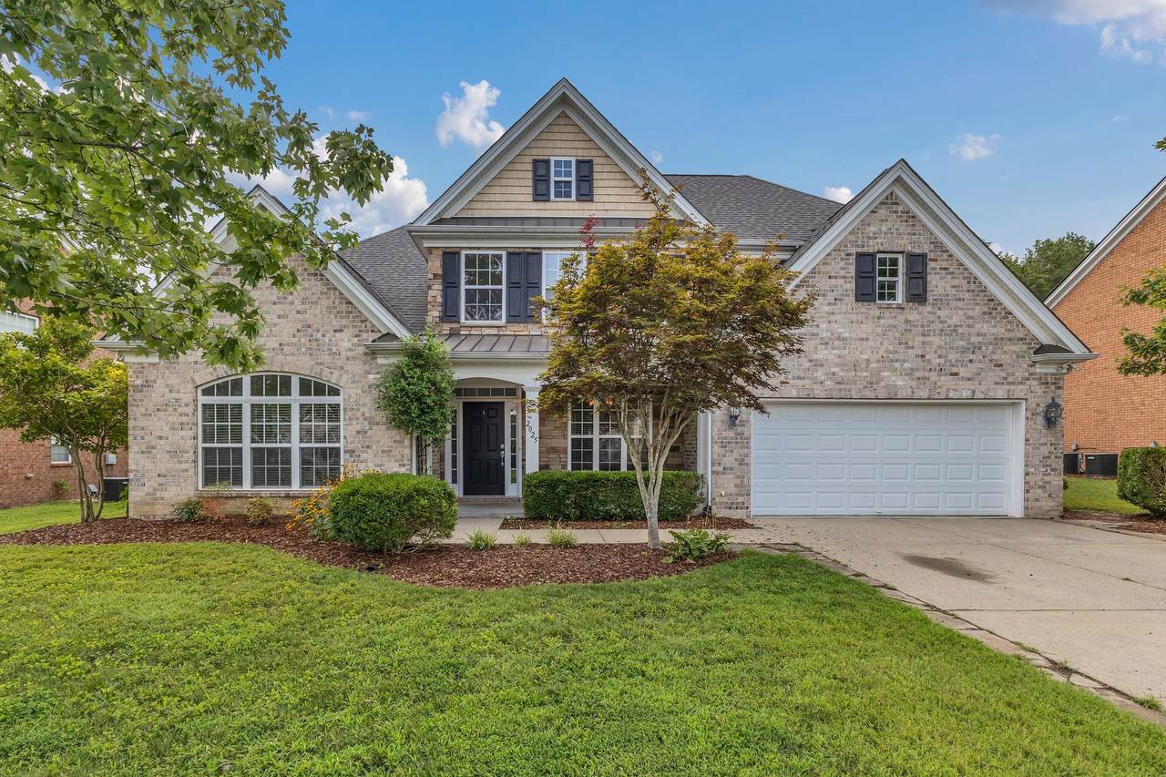 2025 Delaware Dr - Photo 1
