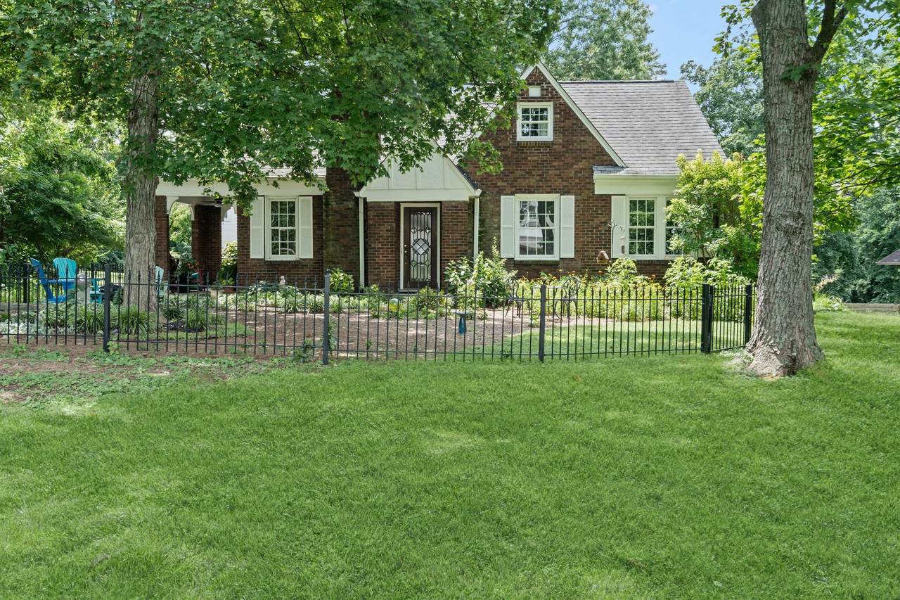 915 Gale Ln - Photo 1