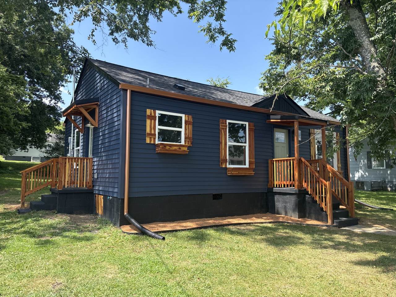 729 North St - Photo 1