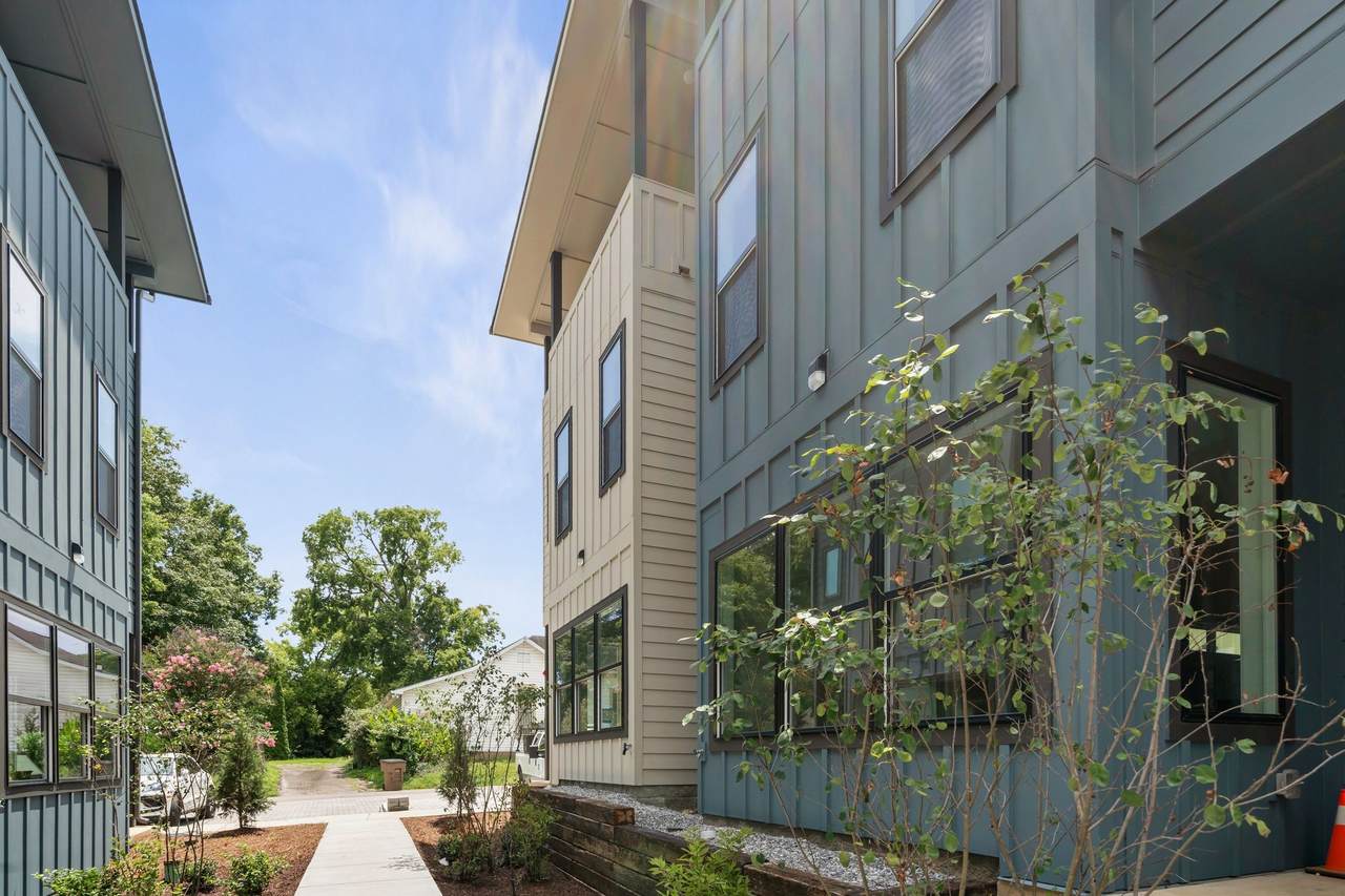 1206 1st Ave - Photo 1