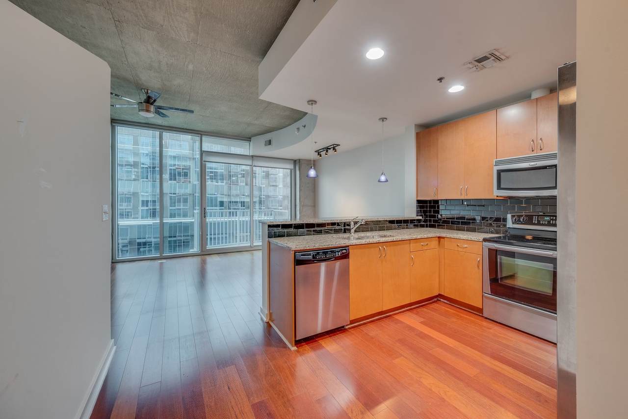 301 Demonbreun St - Photo 1