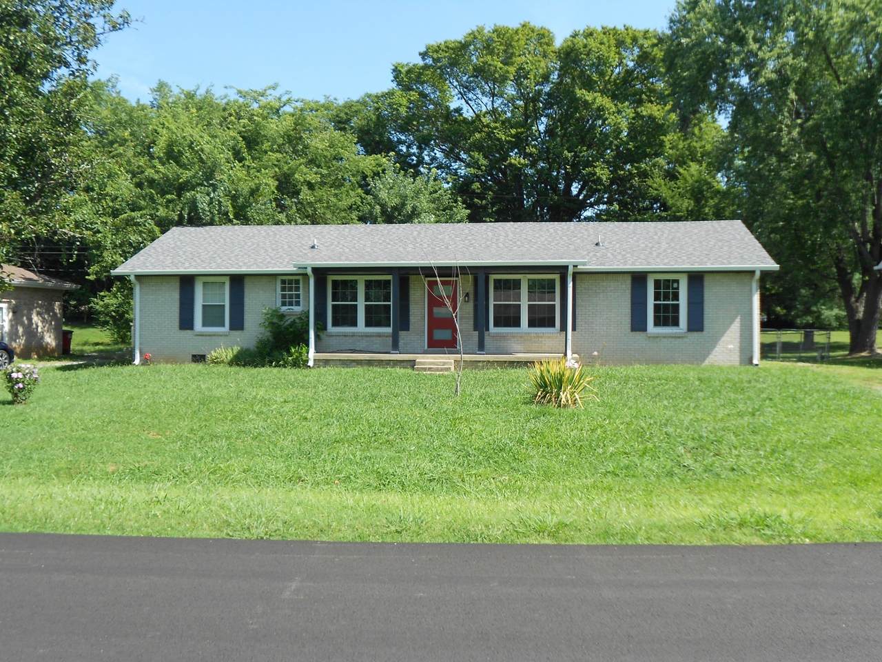 109 Susan St - Photo 1