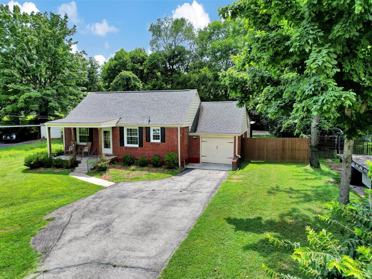 https://bt-photos.global.ssl.fastly.net/nashville/1280_boomver_1_RTC2957591-1.jpg
