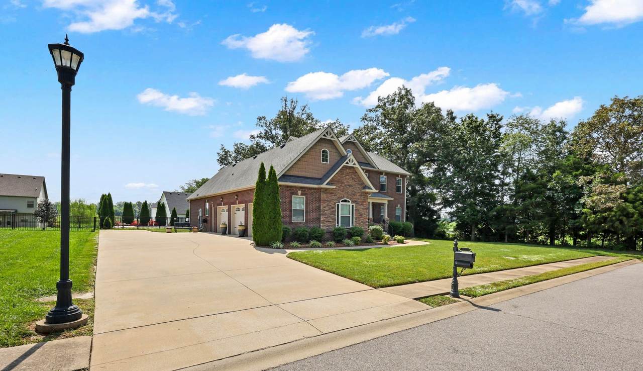 https://bt-photos.global.ssl.fastly.net/nashville/1280_boomver_1_RTC2957625-1.jpg