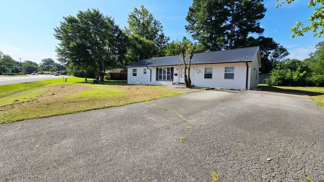 418 W Main St - Photo 1