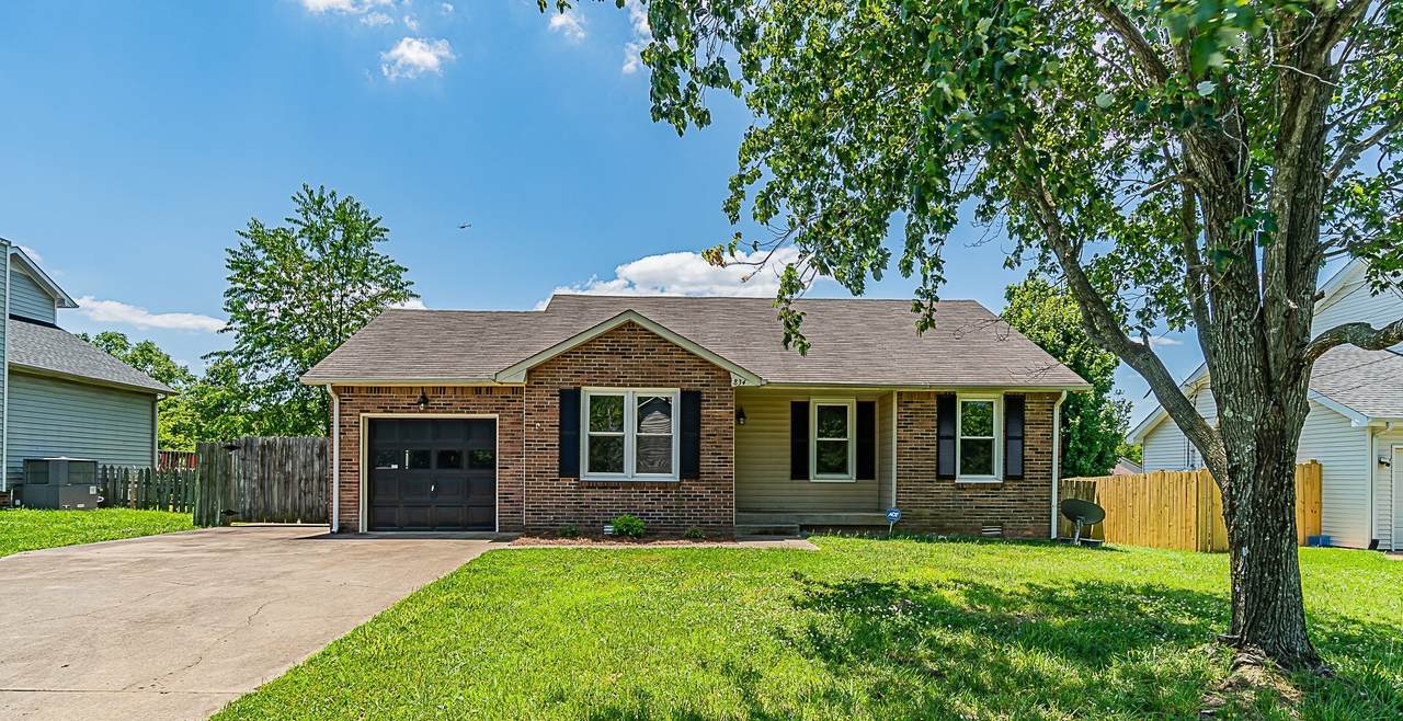 834 Iris Lane - Photo 1