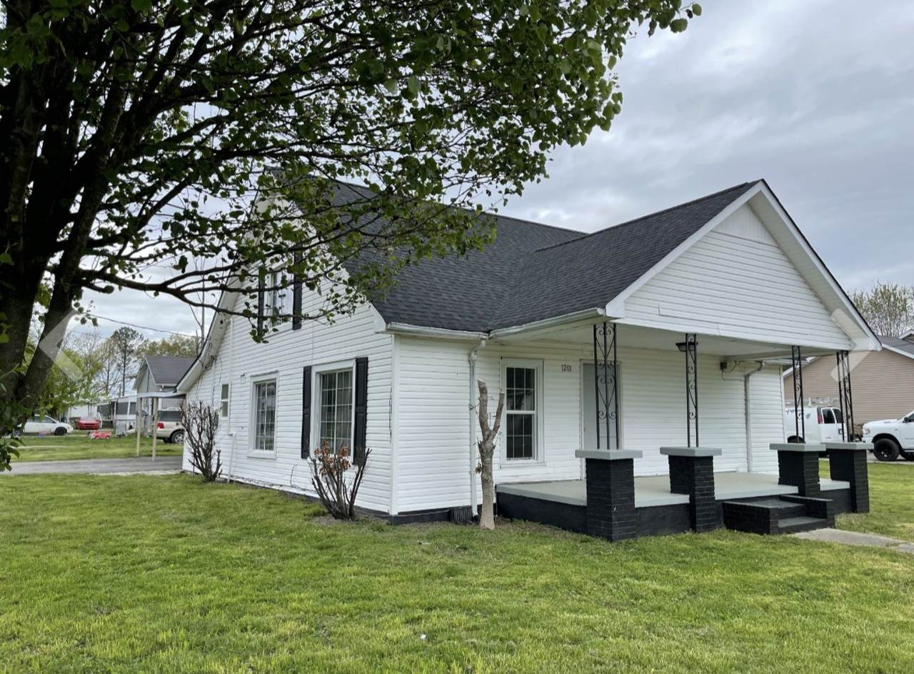 1201 E Grundy St - Photo 1