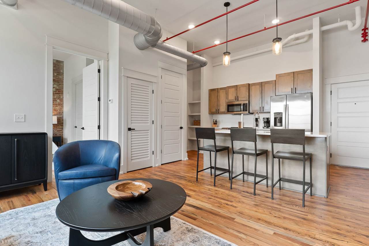 211 W Colville St - Photo 1