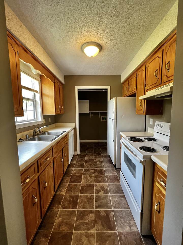 138 Grant Ave - Photo 1