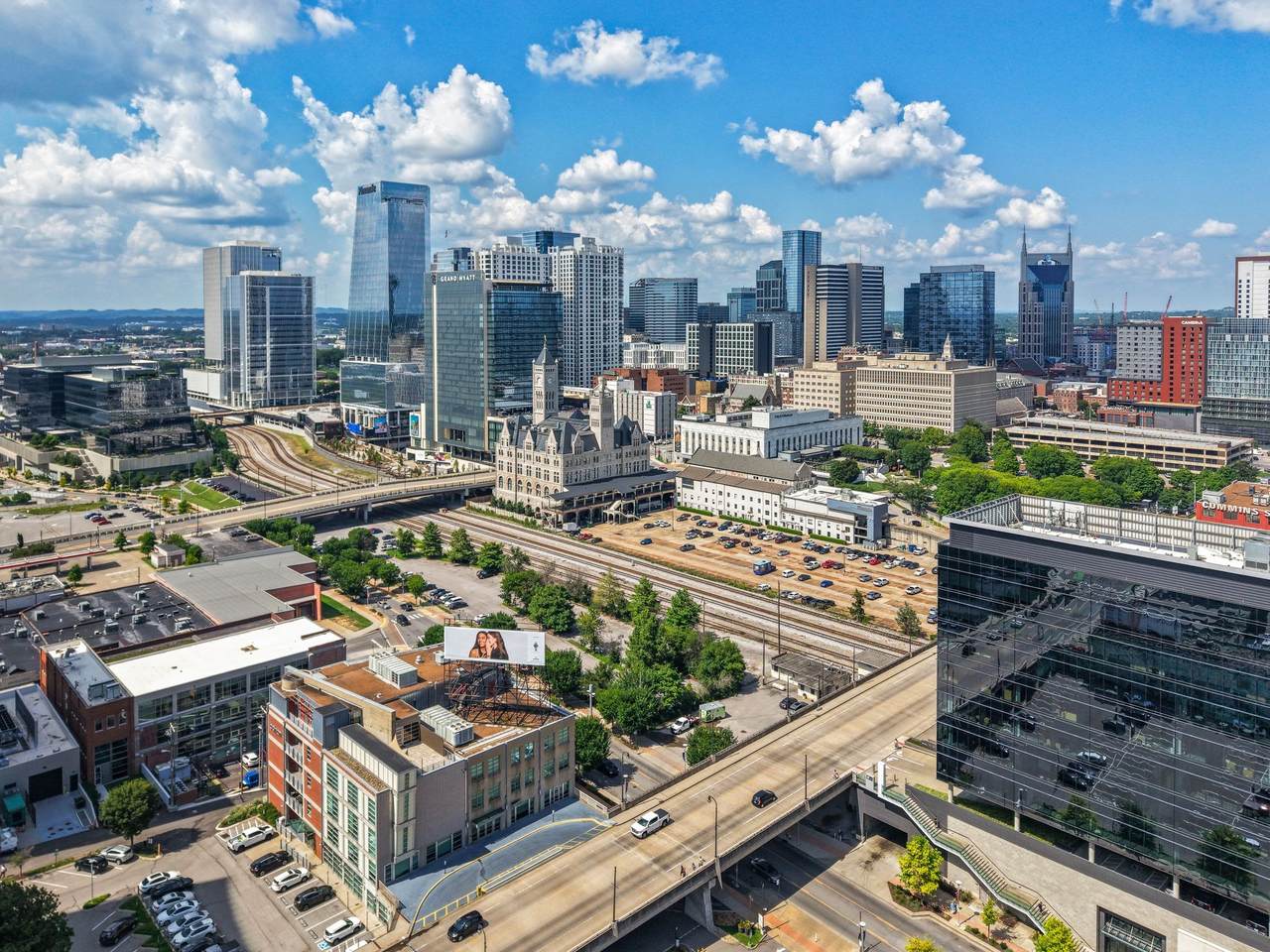 https://bt-photos.global.ssl.fastly.net/nashville/1280_boomver_1_RTC2958284-1.jpg