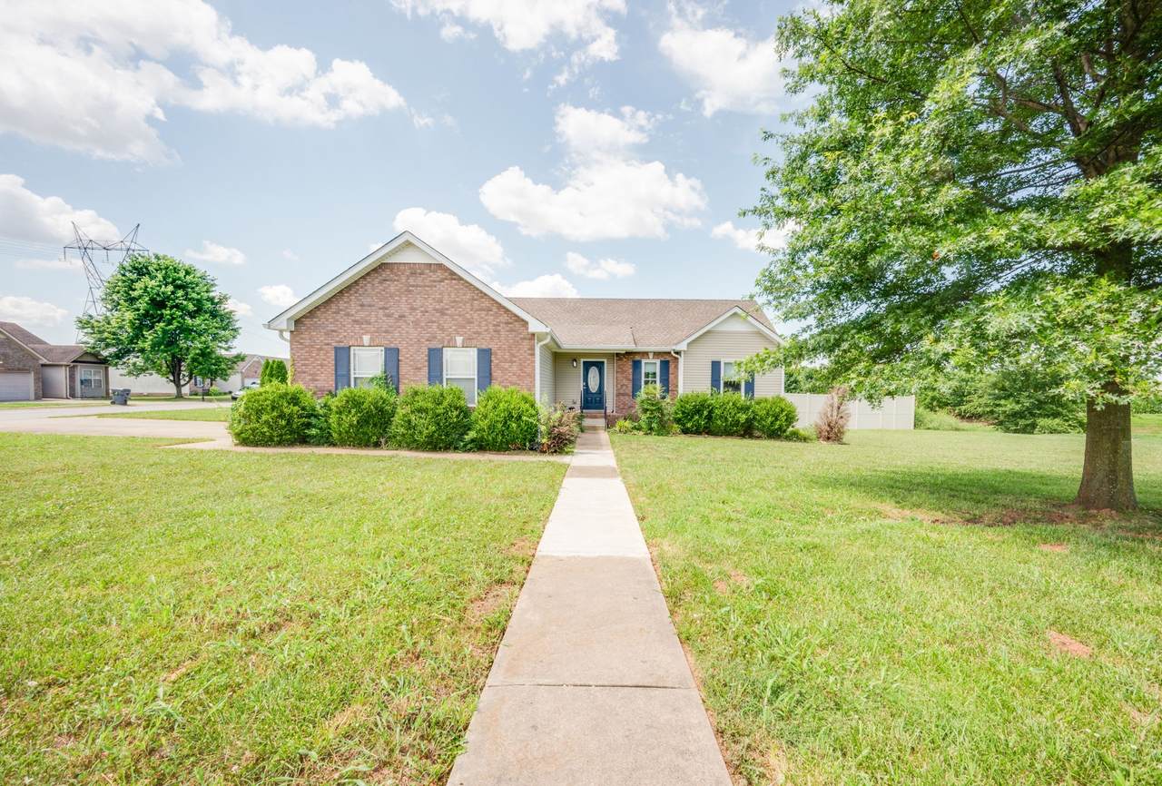 838 Samantha Ln - Photo 1