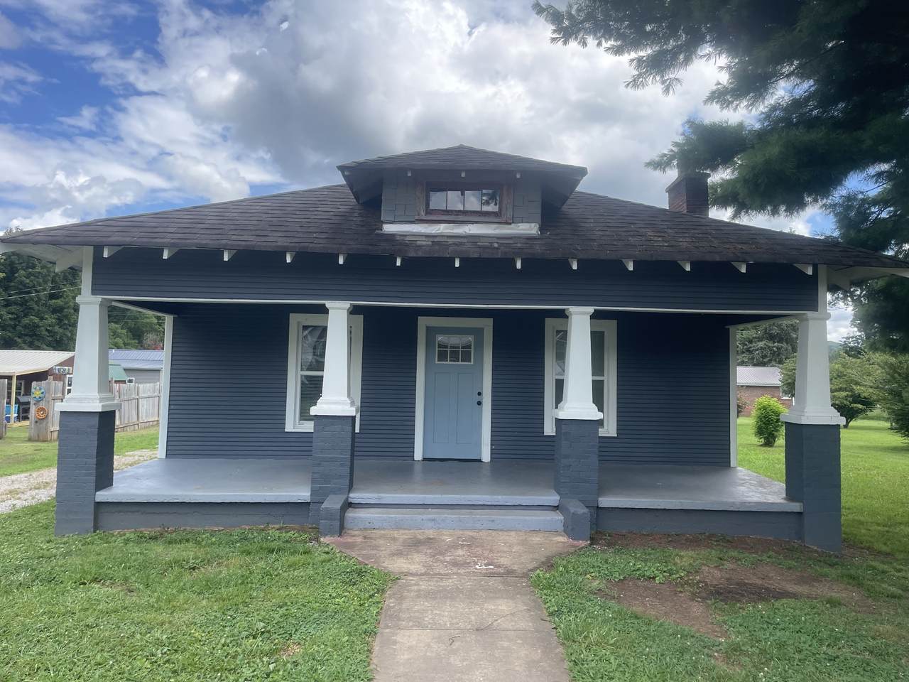 406 Cowan St - Photo 1