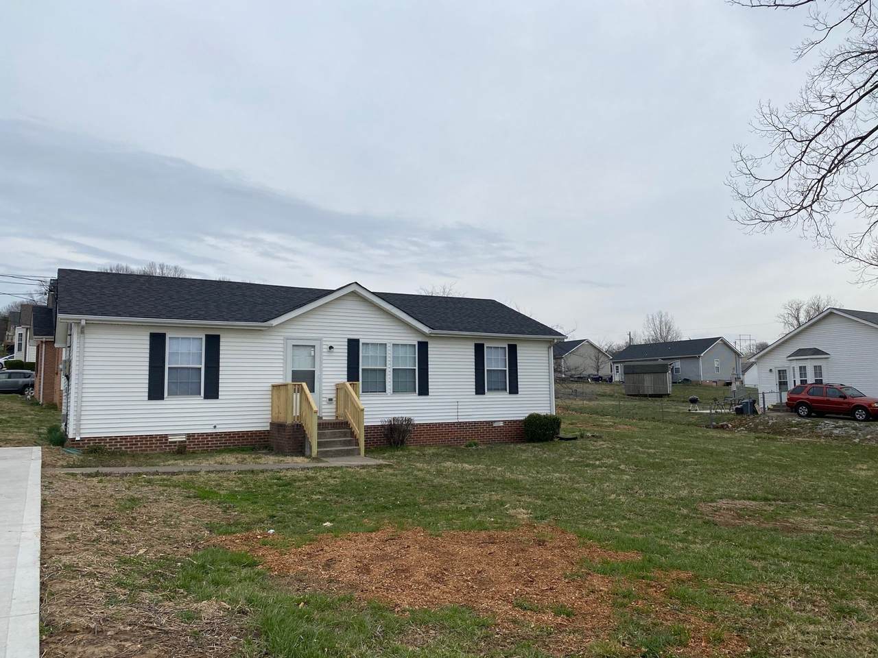 201 Stephanie Dr - Photo 1