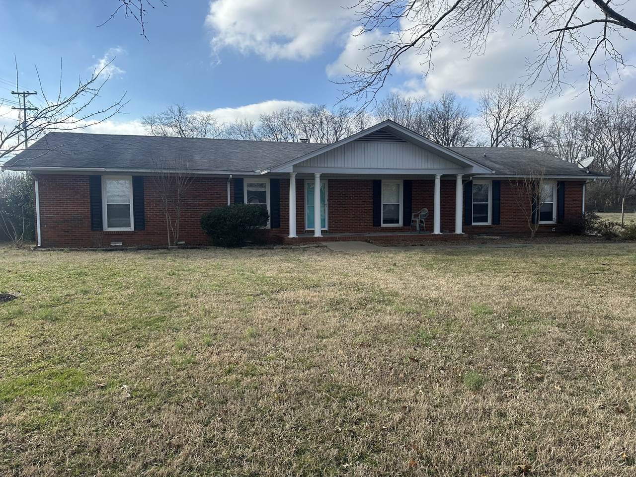 2988 Parkwood Dr - Photo 1