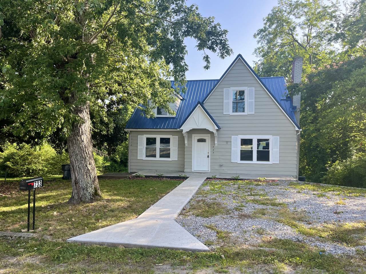 733 E Spring St - Photo 1