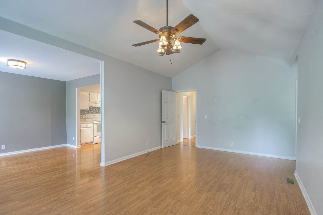 104 Doral Ct - Photo 1